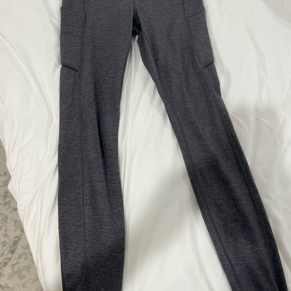 Lululemon speed up tight leggings 28 size 6 - Picture 3 of 6